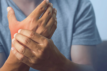 Wrist pain on the thumb side is one of the symptoms of arthritis